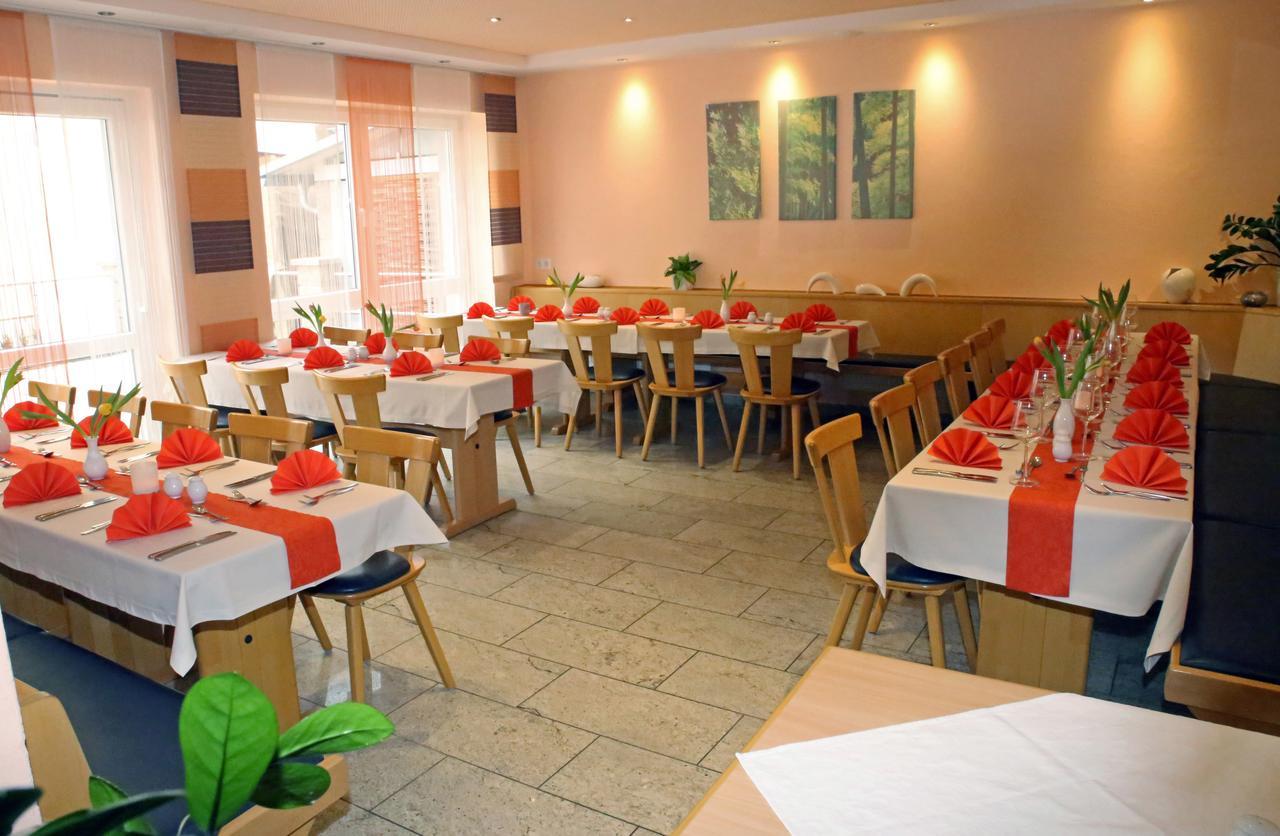 Goldener Schluessel Mit Gaestehaus Sina Nördlingen Екстериор снимка